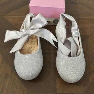 SOLD Little Girl's Silver Glitter Ribbon Dress Shoes Size 9